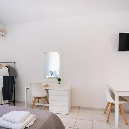 Apartment Azure Seaside Apts Magnisia