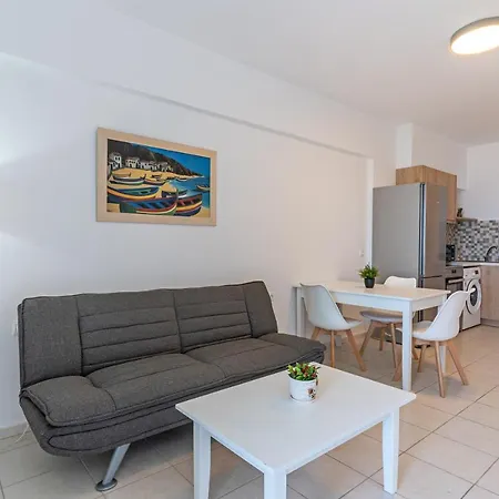Azure Seaside Apts * Magnisia