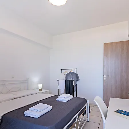 Azure Seaside Apts דירה *