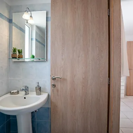 דירה Azure Seaside Apts