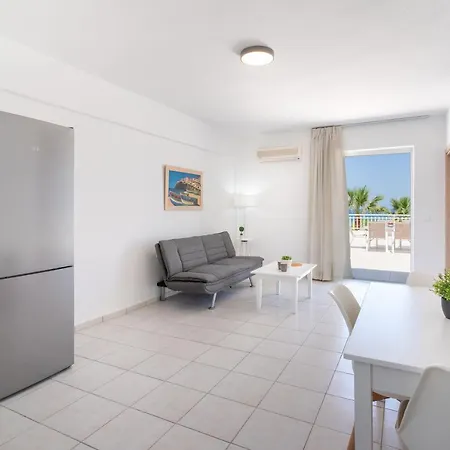 Azure Seaside Apts דירה *